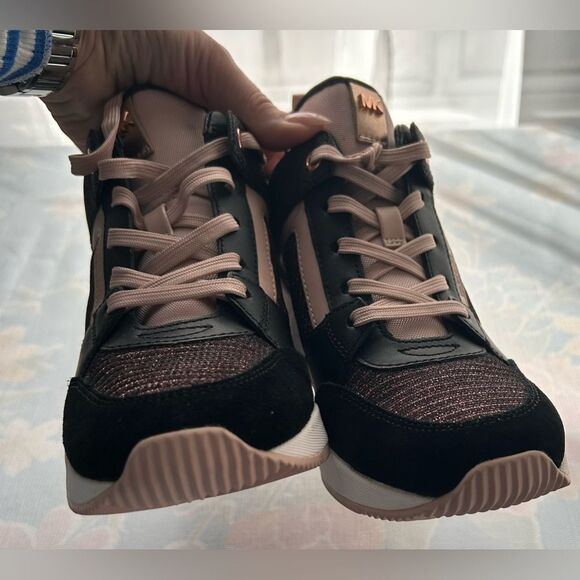 Michael Kors Georgie Trainer Black Rose Size Size 8 NWOT - Picture 5 of 6